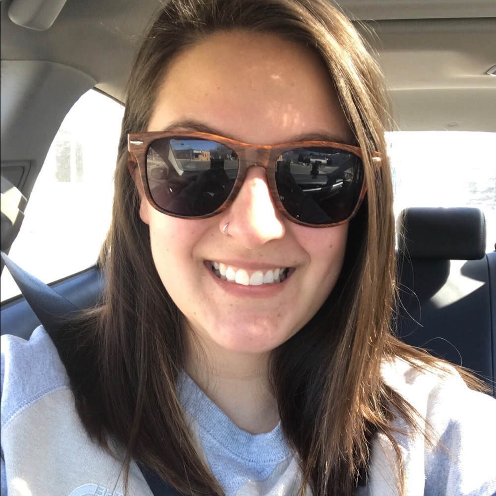Meet your Posher, Kayla